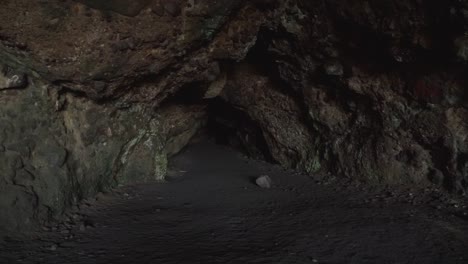 Entrace-of-dark-lava-tunnel-cave-in-New-Zealand