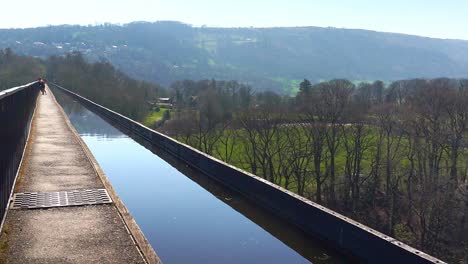 People-admiring-the-view-from-a-distance-at-the-world-famous-Pontcysyllte-Aqueduct-on-the-Llangollen-canal-route-in-the-beautiful-Welsh-countryside