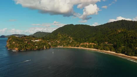 Imágenes-Aéreas-Del-Tramo-Más-Largo-De-Playa-De-Arena-En-La-Costa-Norte-De-Trinidad