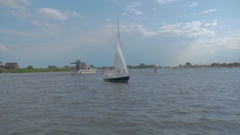 Passing-by-a-open-sailboat-in-slowmotion-on-the-water