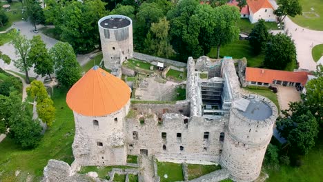 Aerial-shot-of-Cesis´s-castle-in-Cesis,-Latvia