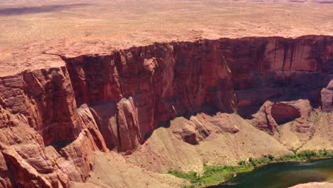 Aerial-drone-footage-of-the-Horseshoe-Bend-in-Page,-Arizona,-USA