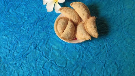 Diwali-sweet-and-salty-snacks---food-items-from-Maharashtra,-India