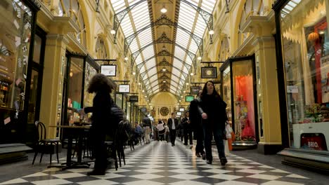 Royal-Arcade,-Melbourne,-Juli-2019-Historisches-Einkaufspassagengebäude-In-Melbourne---Beliebte-Touristenattraktion-In-Melbourne