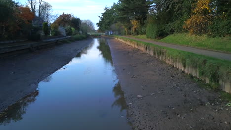 Incumplimiento-Del-Canal-En-Middlewich,-Cheshire,-Inglaterra,-Reparado-Por-Vías-Fluviales-Británicas