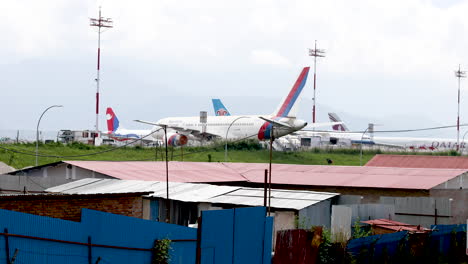 Nepal-Airines-Ausgemusterter-Flugzeugpark-Am-Internationalen-Flughafen-Tribhuvan-In-Nepal