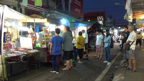 Hua-Hin,-Tailandia,-Alrededor-De:-La-Famosa-Calle-Del-Mercado-Nocturno-En-Hua-Hin