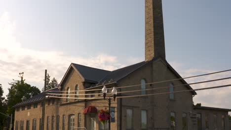 Historische-Gebäude-Und-Straßenbild-In-Der-Malerischen-Kleinstadt-Fergus,-Ontario-Im-Zentrum-Von-Wellington
