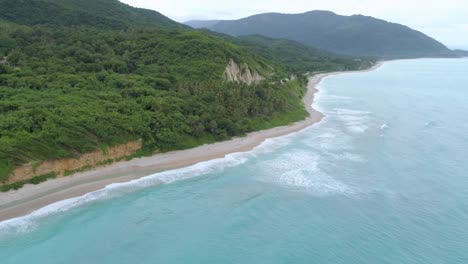 Luftaufnahme-Der-Landschaft-Der-Südküste-Der-Dominikanischen-Republik-Von-Barahona-Aus