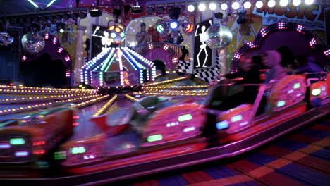 Fast-carousel-spinning-backwards-in-circles-at-fun-fair-park,slow-pan-right