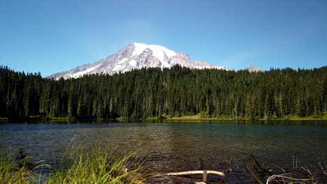 Time-lapse-of-Mt-Rainier-at-Reflection-Lake-of-ripples-of-water-moving-over-the-surface