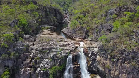 Waterfall-tilt-down-drone-clip---Chapada-dos-Veadeiros,-world-natural-heritage,-Brazil