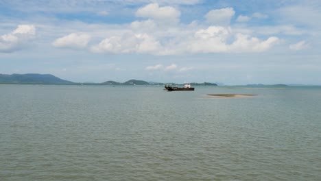 Schiffbruch-An-Der-Küste-Von-Phuket