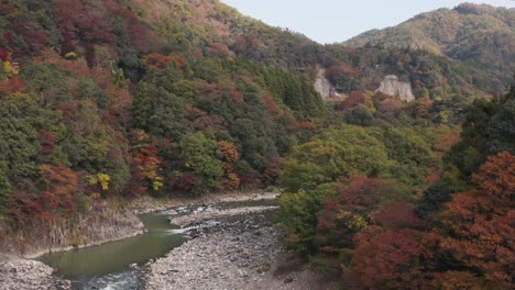 Fall-colors-in-Eigenji-River-canyon,-Shiga-prefecture-Japan