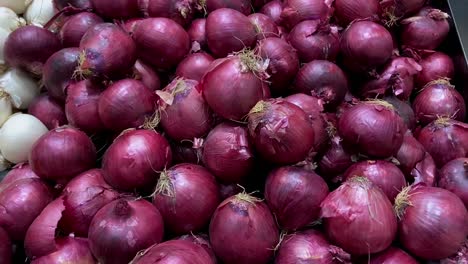 Large-organic-fresh-red-onions.-Australia