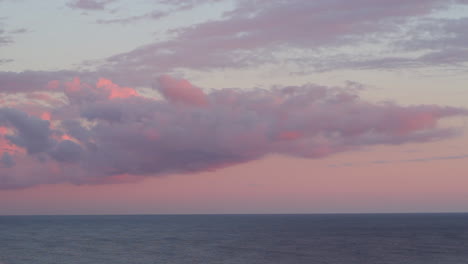 Pink-sunset-and-sea-horizon