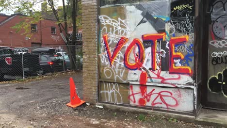 Abstimmung-Graffiti,-Kensington-Market,-Pan