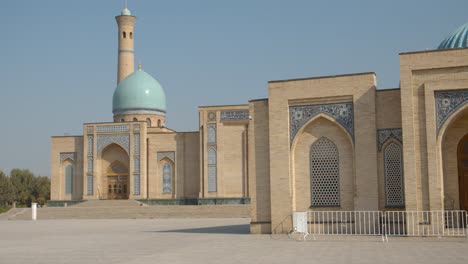 Complejo-Religioso-Musulmán,-Mausoleo-Hazrati-Imam-En-Tashkent,-Uzbekistán