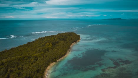 Aerial-Hyperlapse-showing-little-Island-Cayo-Zapatilla-on-Bocas-del-Toro,-Panama