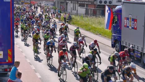 Maratón-De-Bicicletas-Participantes-Comenzando-La-Carrera