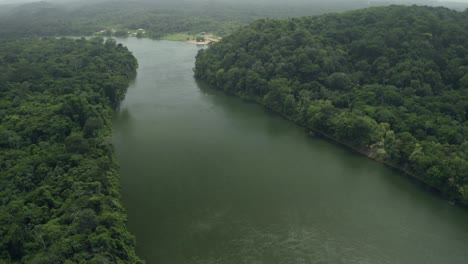 Großer-Amazonas,-Der-Durch-Den-Regenwald-In-Surinam-Fließt,-Luftaufnahme