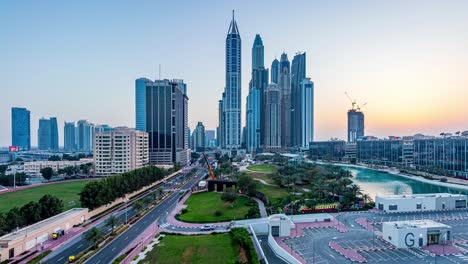 Blick-Auf-Die-Skyline-Der-Dubai-Media-City-Bei-Sonnenuntergang