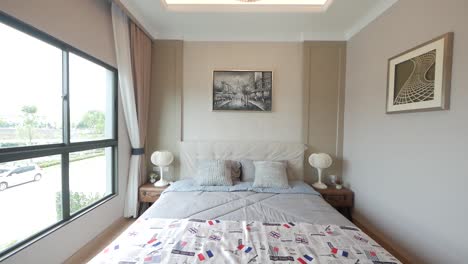 Einfache,-Aber-Elegante-Dekorationsidee-Für-Das-Hauptschlafzimmer-In-Weiß