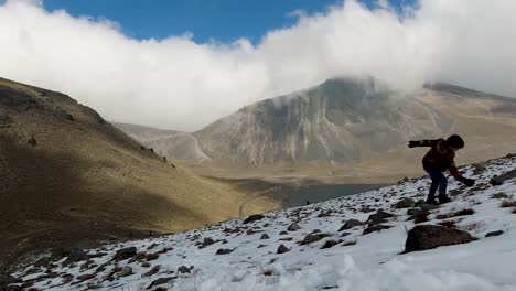 Un-Lapso-De-Tiempo-De-Lagos-Volcánicos-Y-Montañas-En-El-Parque-Nacional-Nevado-De-Toluca