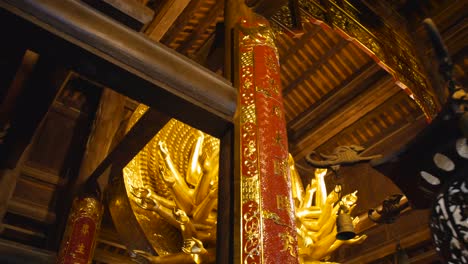 Una-Hermosa-Estatua-Ornamentada-De-Buda-Dentro-Del-Complejo-Del-Templo-En-La-Pagoda-Bai-Dinh-En-La-Provincia-De-Ninh-Binh,-Vietnam