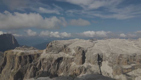 Luftaufnahme:-Dolomiten-In-Gröden,-Italien