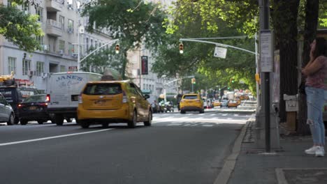 New-Yorker-Stadtverkehr-An-Einem-Sonnigen-Tag