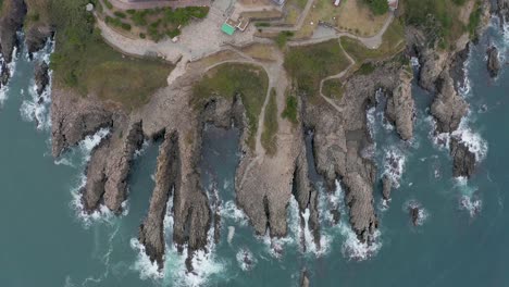 Drohnenansicht-Der-Küste-Des-Tojinbo-Damms,-Fukui,-Japan