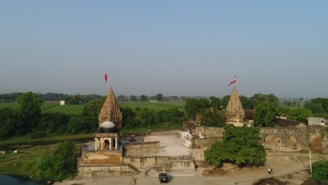 Antiguo-Templo-Indio,-Varanasi,-India-Vista-De-La-Ciudad-Sagrada-De-Varanasi-Con-Arquitectura-Antigua-Y-Templo