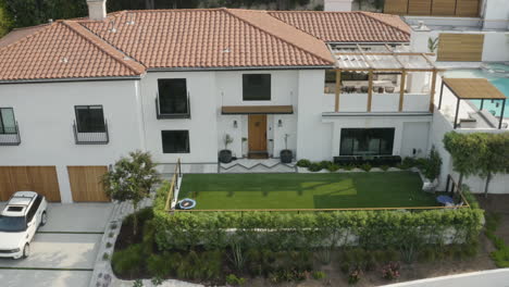 Aerial-pull-back-from-large-Sherman-Oaks-home