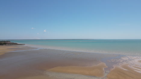 Sich-Langsam-Bewegende-Luftdrohnenaufnahme-Von-Mindil-Beach-In-Darwin,-Northern-Territory