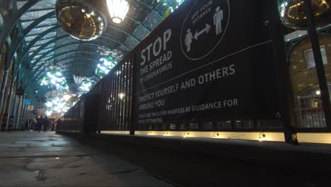 Stop-The-Spread-Of-Coronavirus-Sign-On-Railing-In-Piazza-In-Covent-Garden