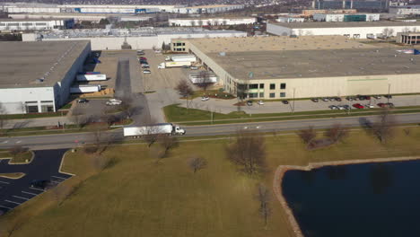 heavy-goods-transport-by-tractor-trailers-in-Chicago-logistics-area,-tracking-shot