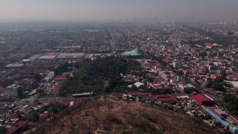Flug-über-Die-Basilika-Von-Guadalupe-In-Mexiko-Stadt