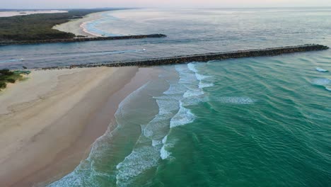 Wunderschöner-Sonnenaufgang,-Gold-Coast-Seawy,-South-Stradbroke-Island,-Queensland,-Australien