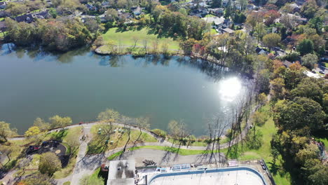 Eine-Luftaufnahme-über-Den-Grant-Pond-Auf-Long-Island,-New-York