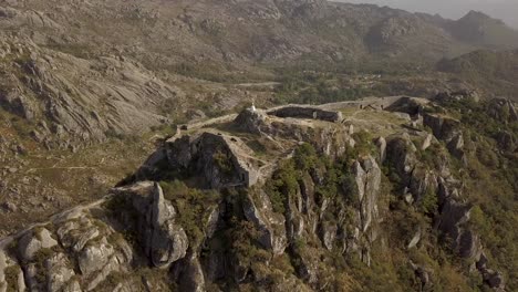 Mountains-of-Castro-Laboreiro,-Portugal-Elderly-castle-ruins,-medieval-age,-river-valley,-dry-river
