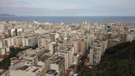 Eine-Luftaufnahme-Von-Stadtansichten-In-Rio