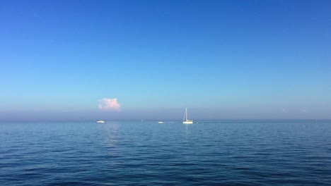 Wide-shot-of-sailboats-and-motor-boats-on-calm-water-on-a-beautiful-summer-day