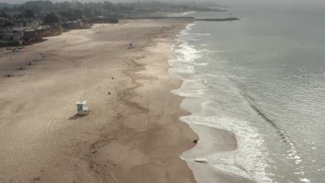 Wide-shot-of-Santa-Cruz-Beach-with-life-guard-towers-along-the-coast