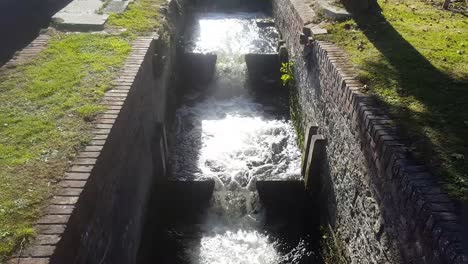 Cascading-water-from-an-old-mill-in-Canterbury,-Kent