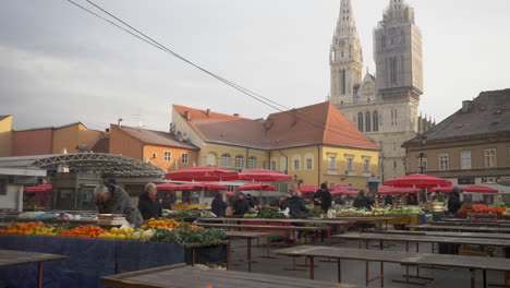 Wide-angle-shot-of-a-traditional-fruits-and-vegetables-market-in-Zagreb,-Croatia