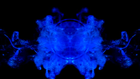 Abstrakte-Bunte-Blaue-Tintentropfenexplosion-Mit-Psychedelischen-Mustern-Während-Der-Kollision-Der-Rauchigen-Farbe-Auf-Dunkelschwarzem-Hintergrund