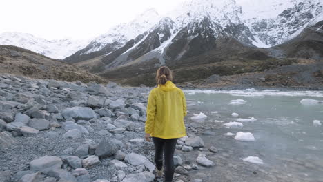 Walking-alongside-the-glacial-lake-in-the-Hooker-Valley-in-Mount-Cook-during-a-cold-winters-afternoon-in-New-Zealand