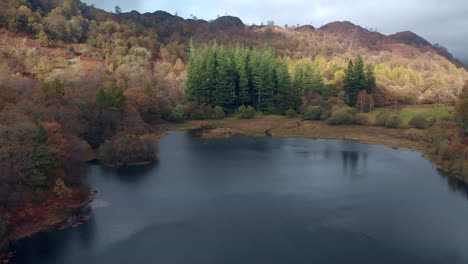 Aerial-footage-of-Yew-Tree-Tarn-in-Cumbria-in-Autumn-with-the-trees-in-colour