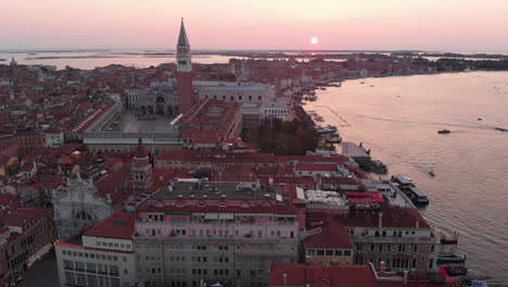 Aerial-View-of-San-Marco-Square-at-Sunrise-in-Venice,-Italy